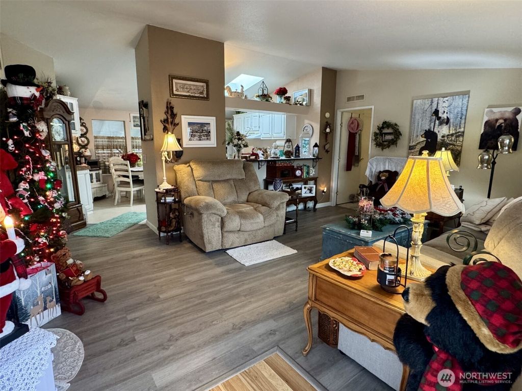 Photo of 77 Blue Heron Drive, Longview, WA 98632 (MLS # 2461002)