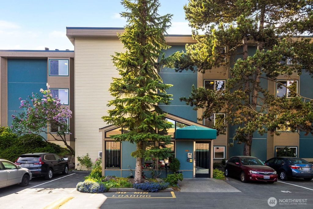 Photo of 2210 NE 92nd St ST #104, Seattle, WA 98115 (MLS # 2513317)