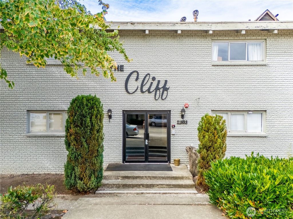 Photo of 21833 7th Avenue S, Des Moines, WA 98198 (MLS # 2448401)