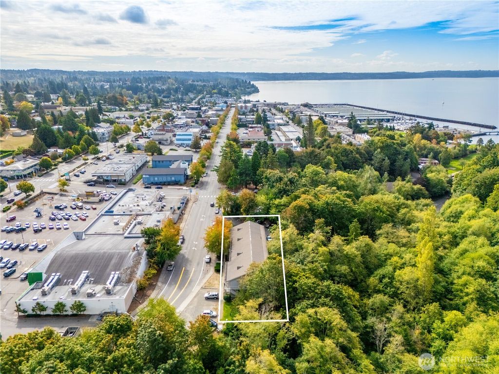 Photo of 21833 7th Avenue S, Des Moines, WA 98198 (MLS # 2448401)