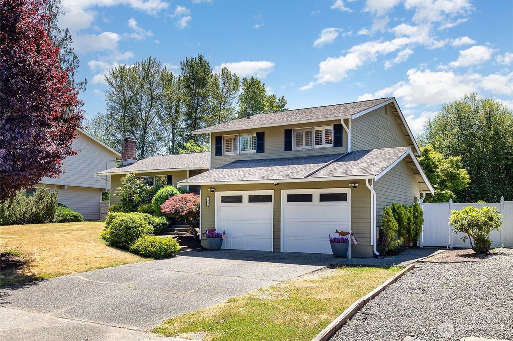 Photo of 13605 SE 233rd Street, Kent, WA 98042 (MLS # 2391209)
