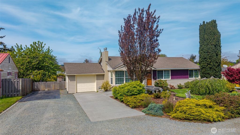 Photo of 347 SE Glencoe Street, Oak Harbor, WA 98277 (MLS # 2516470)