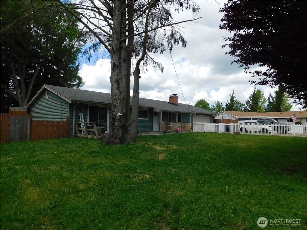 Photo of 13408 103rd Avenue E, Puyallup, WA 98374 (MLS # 2530366)