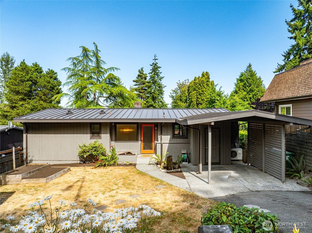 Photo of 10032 35th Avenue NE, Seattle, WA 98125 (MLS # 2404617)