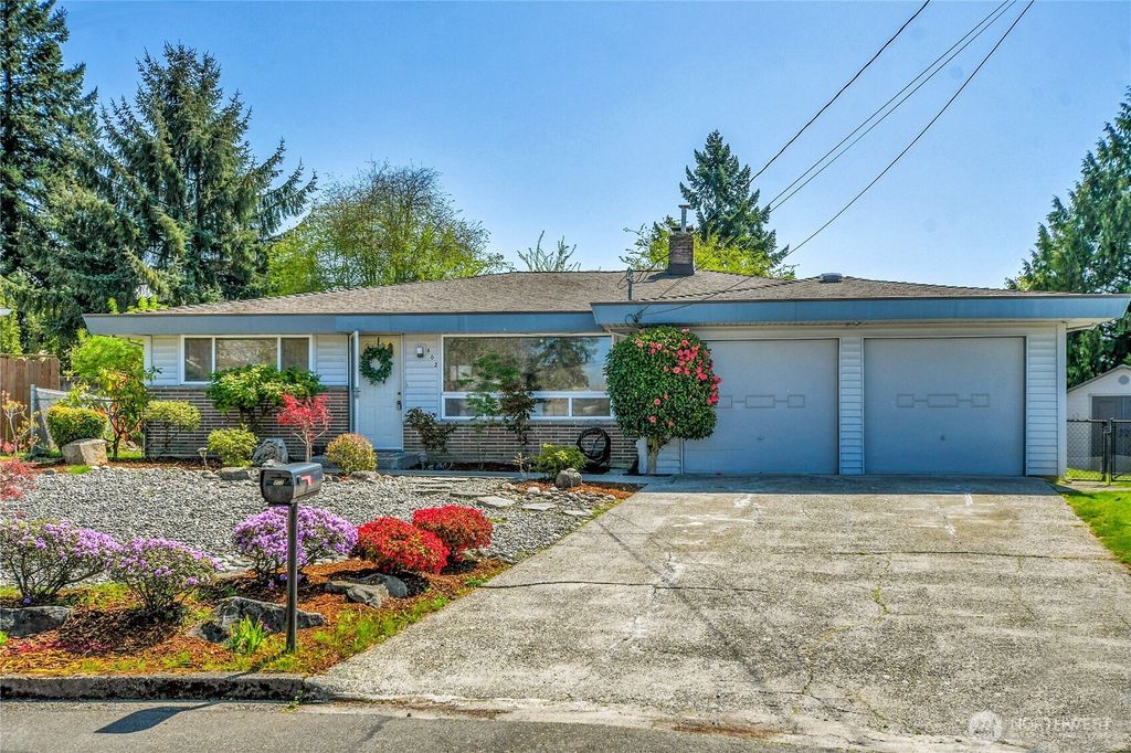 Photo of 802 Index Court NE, Renton, WA 98056 (MLS # 2377177)