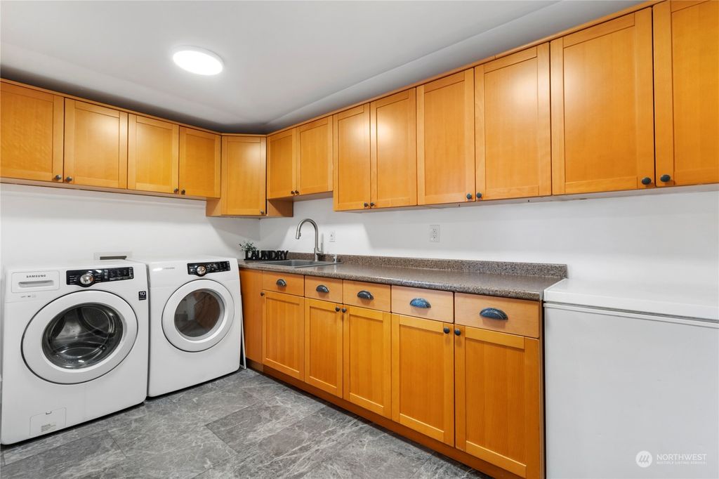 Photo of 13561 Macadam Road S, Tukwila, WA 98168 (MLS # 2051424)