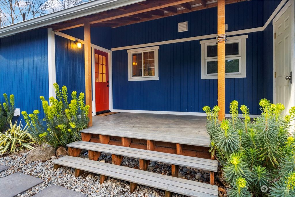 Photo of 13561 Macadam Road S, Tukwila, WA 98168 (MLS # 2051424)