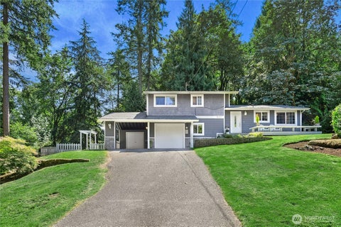 Photo of 860 Valley View Place SW, Issaquah, WA 98027 (MLS # 2566467)