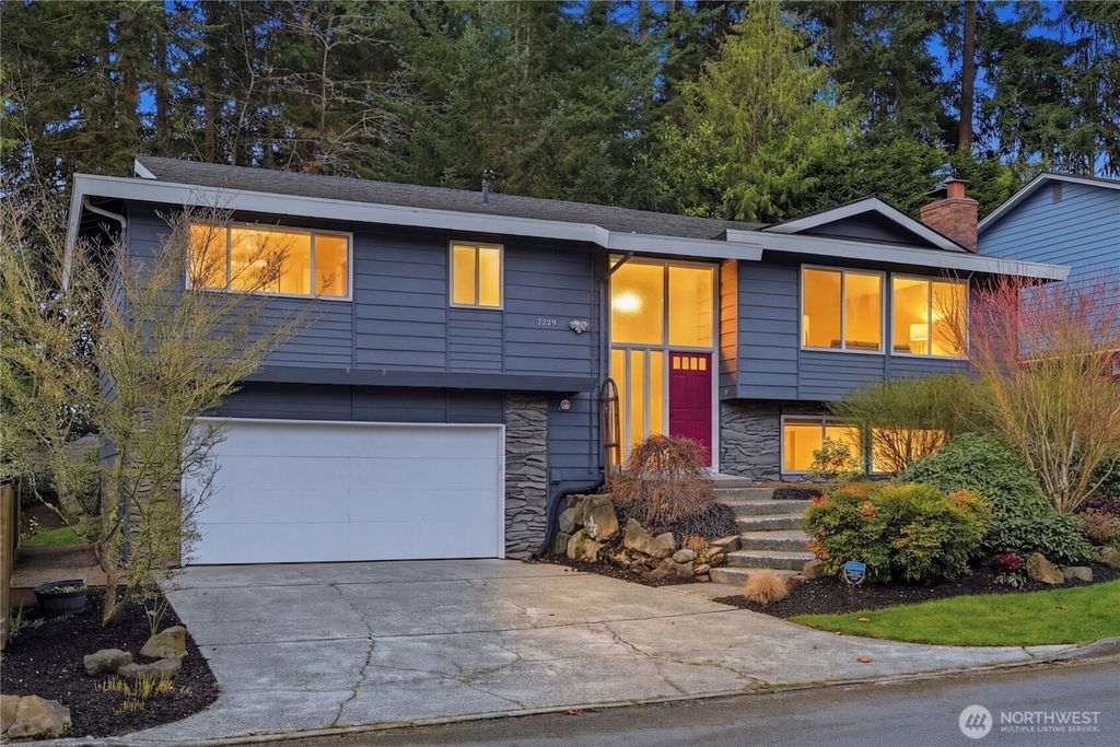 Photo of 1229 NW 201st Street, Shoreline, WA 98177 (MLS # 2495138)