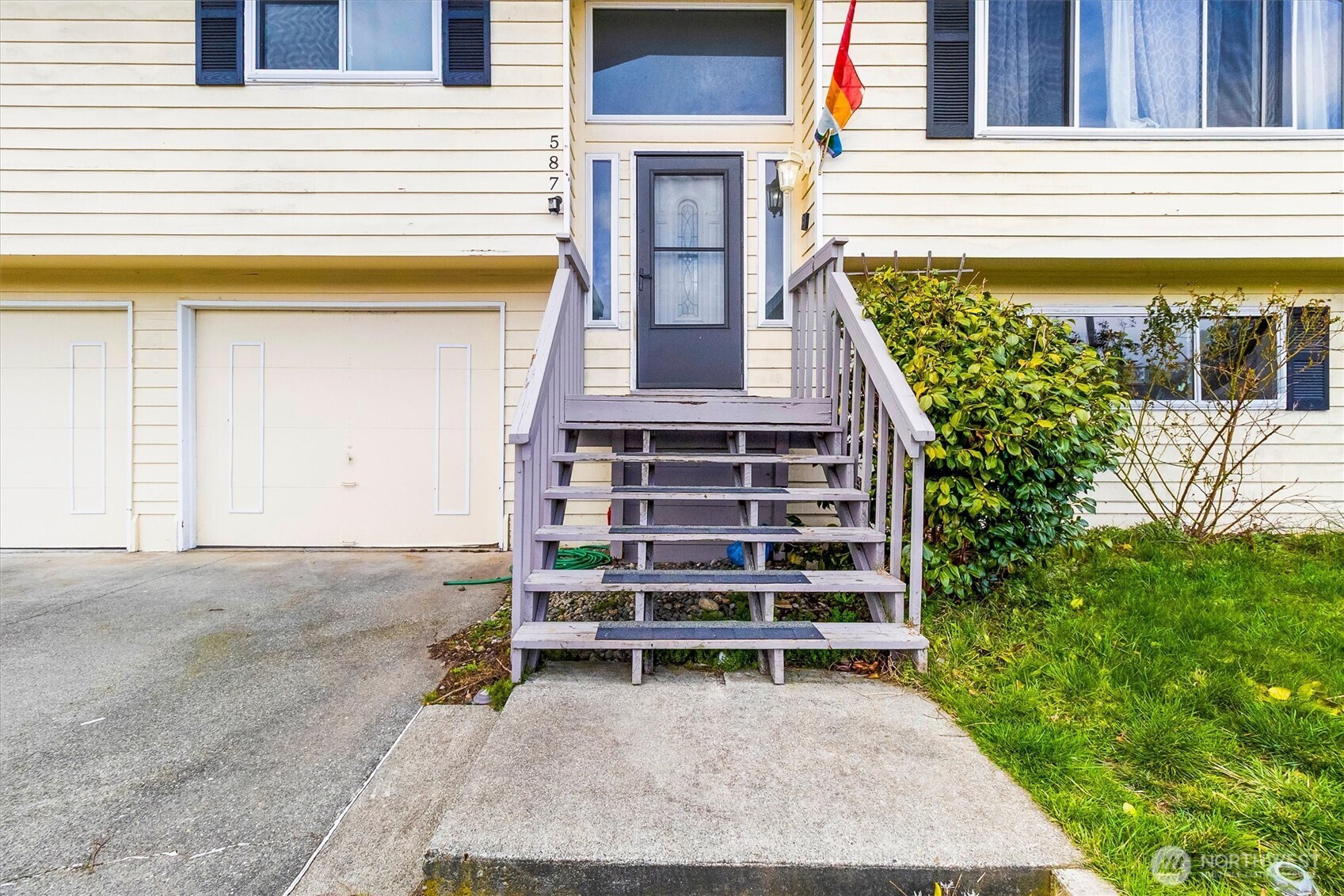 587 NW Fairhaven Drive