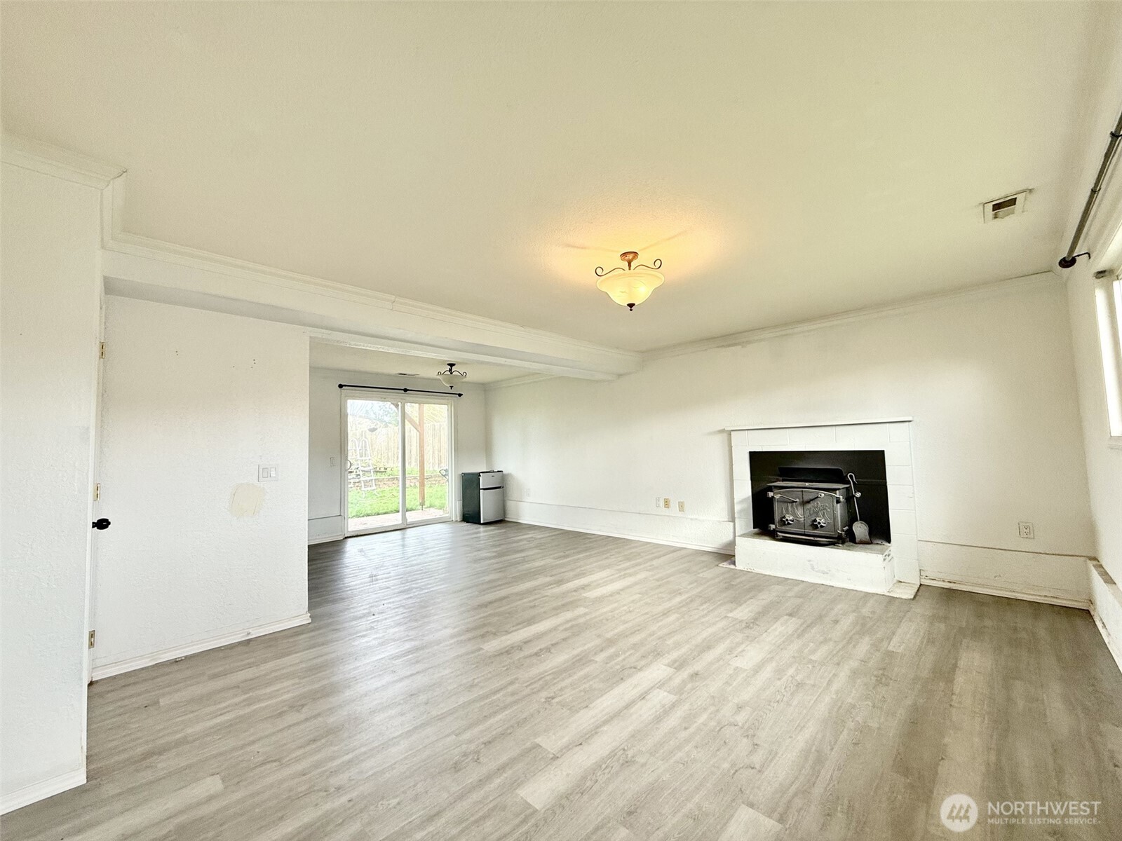 587 NW Fairhaven Drive