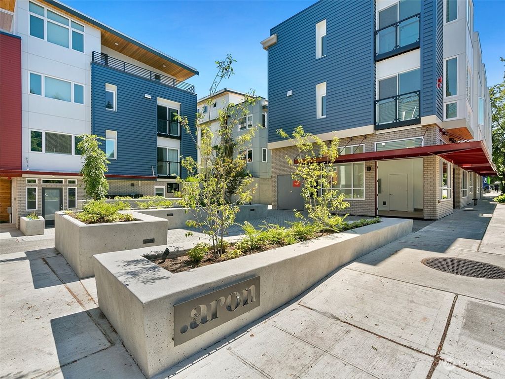 Photo of 12510 15th Avenue NE #J, Seattle, WA 98125 (MLS # 1936543)