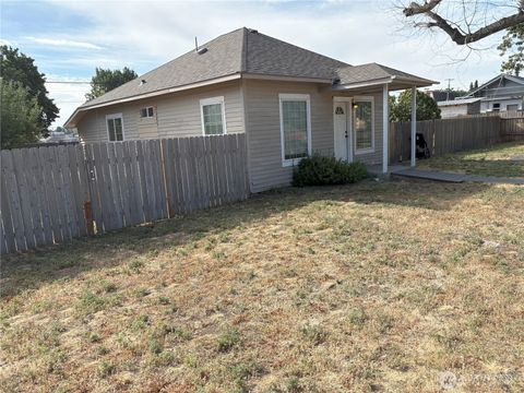 Photo of 230 NW D Street, Ephrata, WA 98823 (MLS # 2418892)