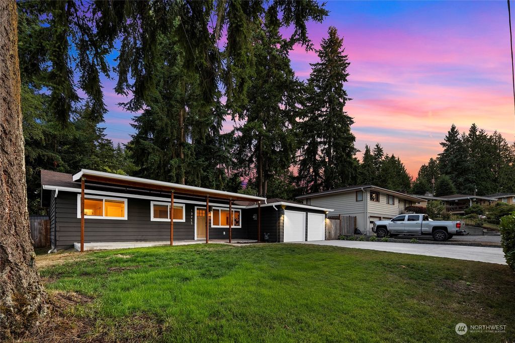 Photo of 13725 NE 70th Place, Redmond, WA 98052 (MLS # 2141354)