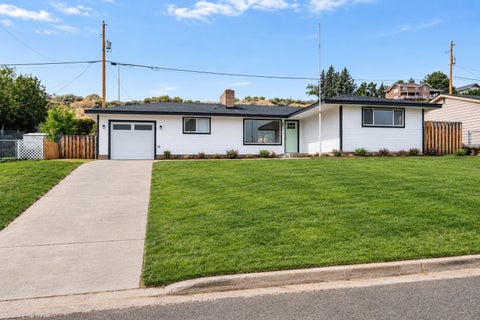 Photo of 401 Patrick Road, Ephrata, WA 98823 (MLS # 2568226)