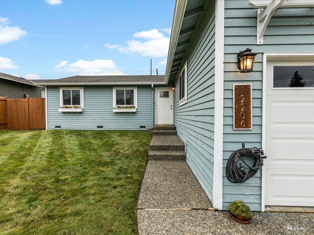 Photo of 12206 46th Drive SE, Everett, WA 98208 (MLS # 1981356)