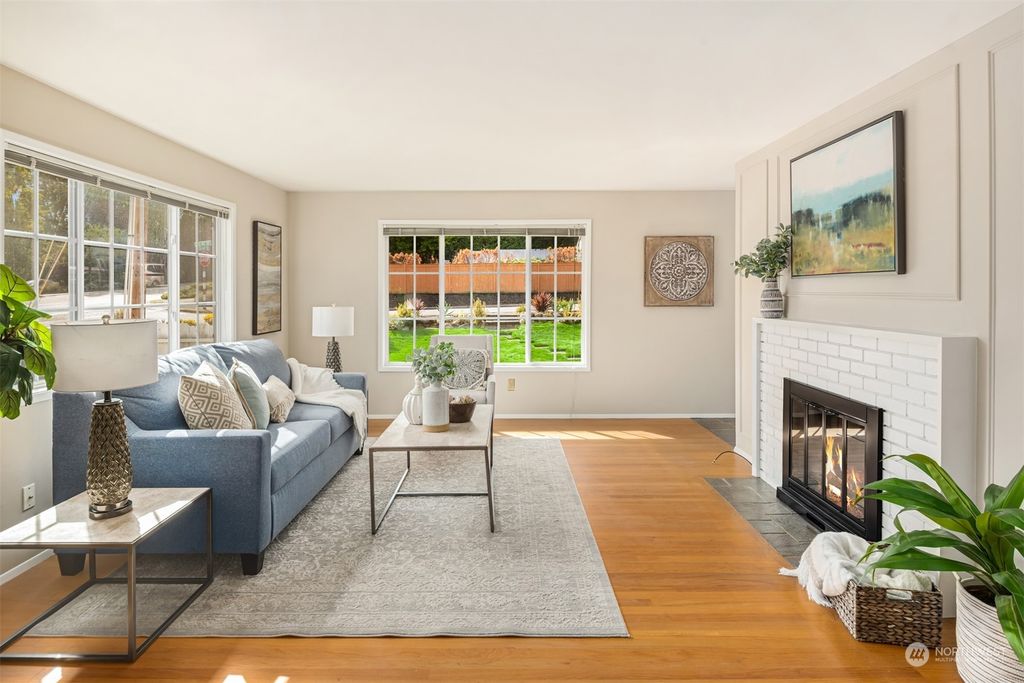 Photo of 12312 SE 42nd Street, Bellevue, WA 98006 (MLS # 2164386)