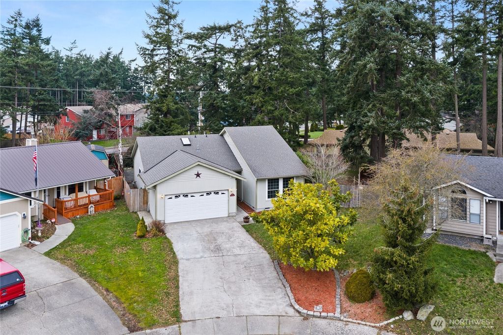 Photo of 625 NW Mizzen Drive, Oak Harbor, WA 98277 (MLS # 2469698)