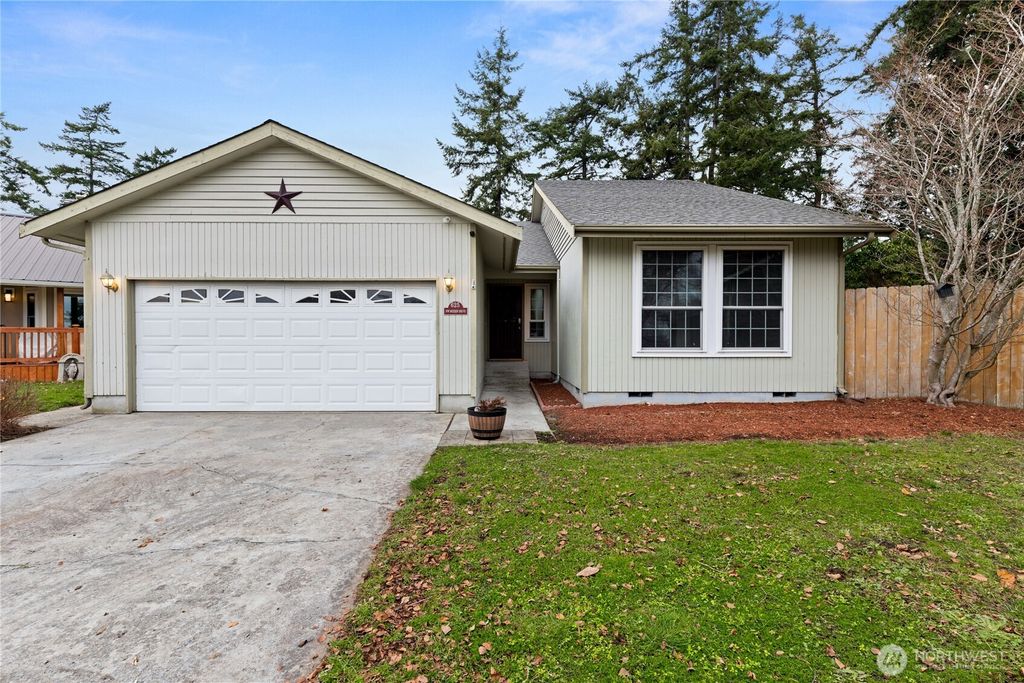 Photo of 625 NW Mizzen Drive, Oak Harbor, WA 98277 (MLS # 2469698)