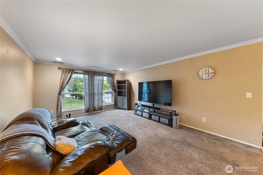 Photo of 625 NW Mizzen Drive, Oak Harbor, WA 98277 (MLS # 2469698)