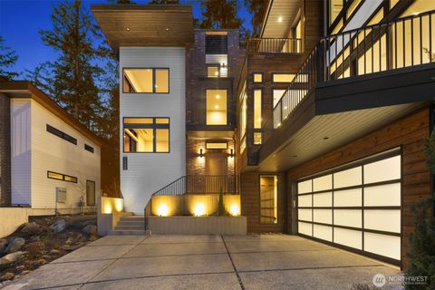Photo of 7128 NE 119th Place, Kirkland, WA 98034 (MLS # 2539085)