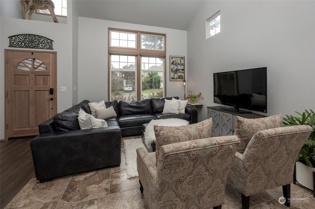 Photo of 25825 SE 42nd Way, Sammamish, WA 98029 (MLS # 2176714)