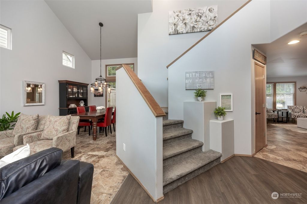 Photo of 25825 SE 42nd Way, Sammamish, WA 98029 (MLS # 2176714)