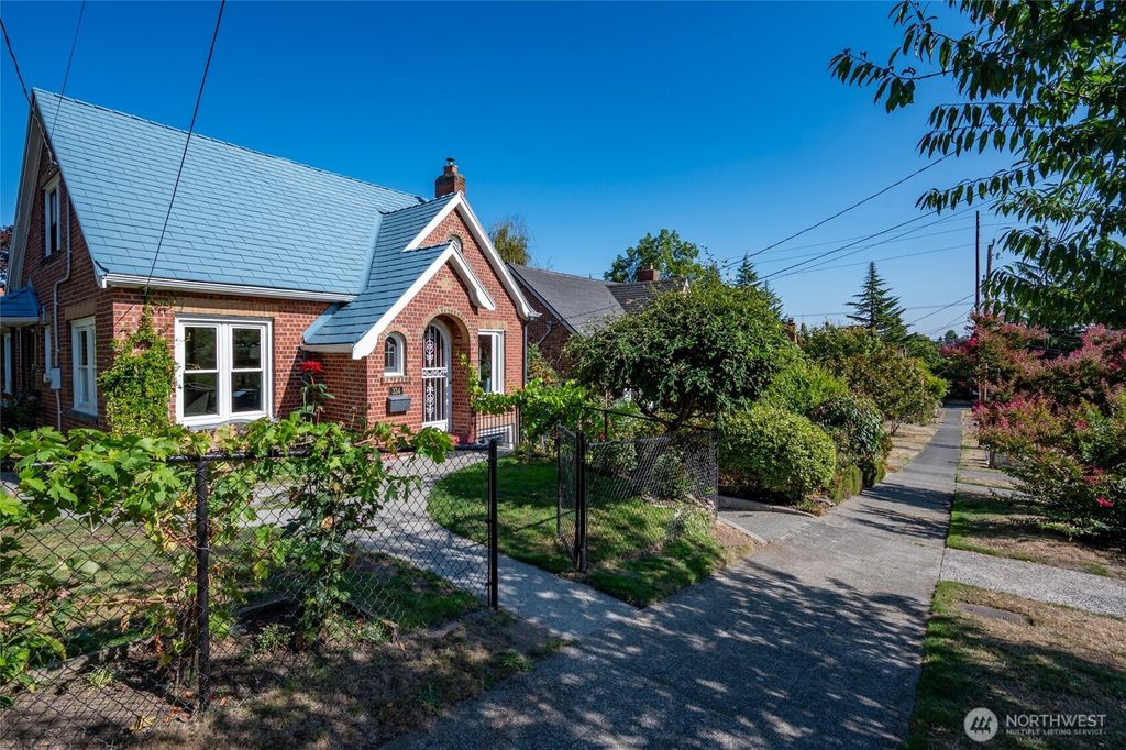 Photo of 334 NE 57th Street, Seattle, WA 98105 (MLS # 2410083)