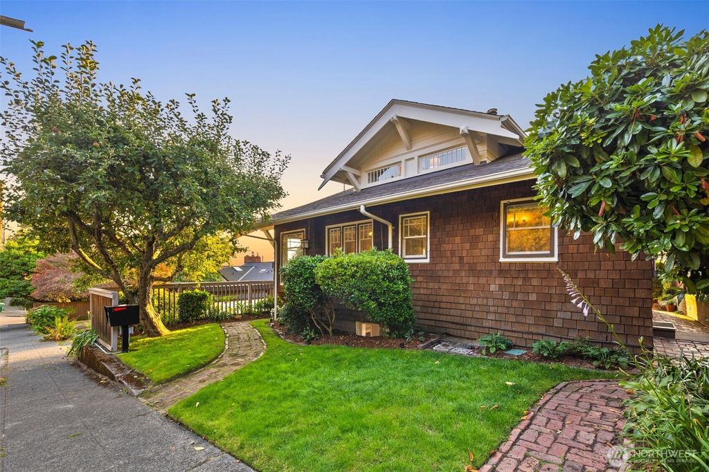 Photo of 2513 11th Avenue W, Seattle, WA 98119 (MLS # 2438031)