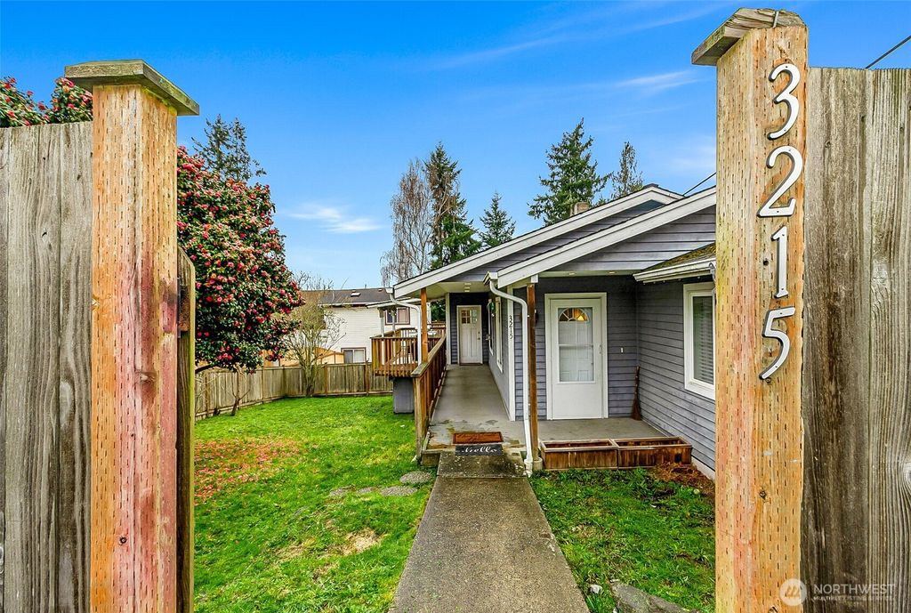 Photo of 3215 19th Street, Everett, WA 98201 (MLS # 2496806)