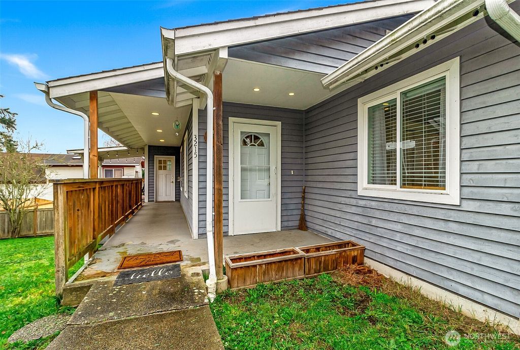 Photo of 3215 19th Street, Everett, WA 98201 (MLS # 2496806)