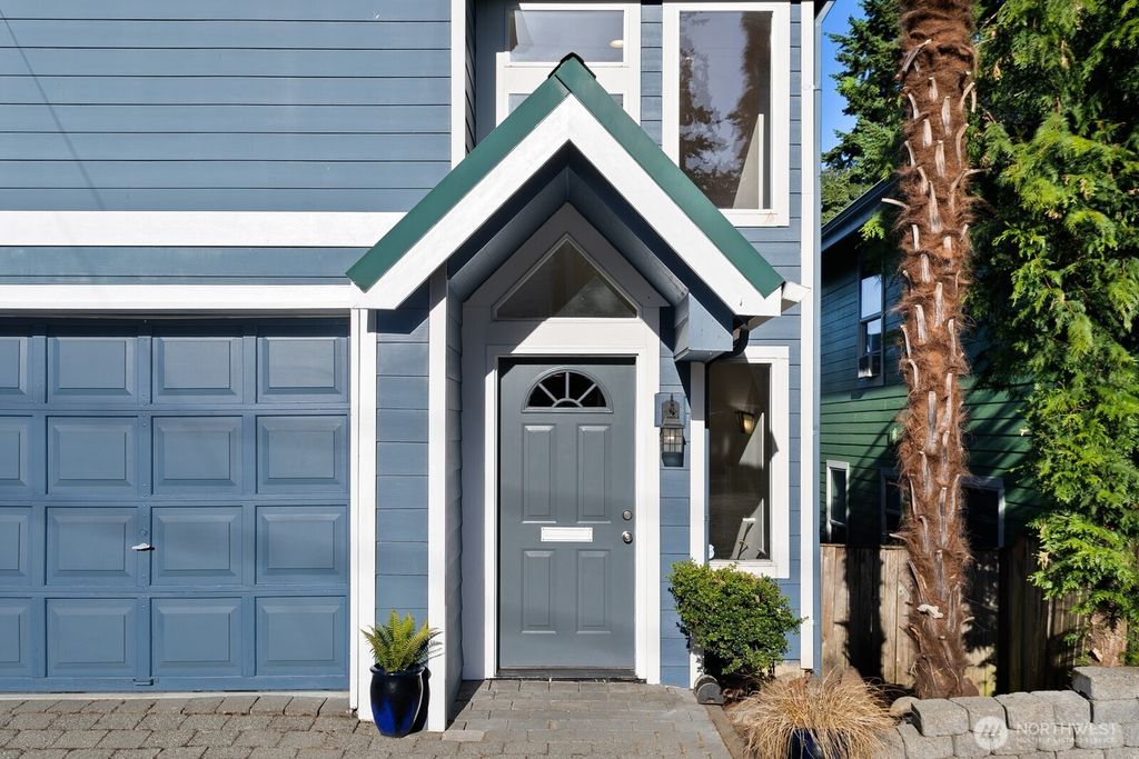 Photo of 212 27th Avenue E, Seattle, WA 98112 (MLS # 2409166)