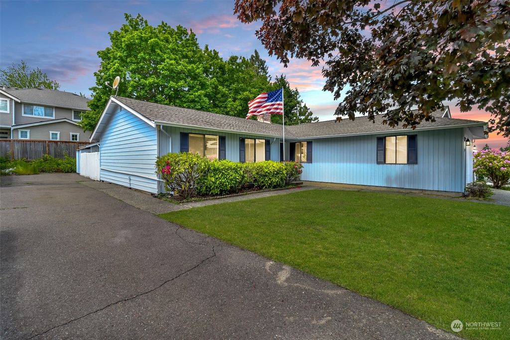 Photo of 18651 110th Place SE, Renton, WA 98055 (MLS # 2242174)