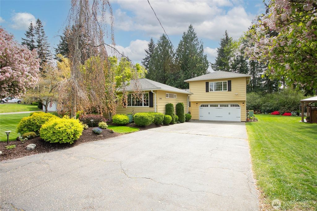 Photo of 1943 Lake Crest Drive, Bellingham, WA 98229 (MLS # 2514611)
