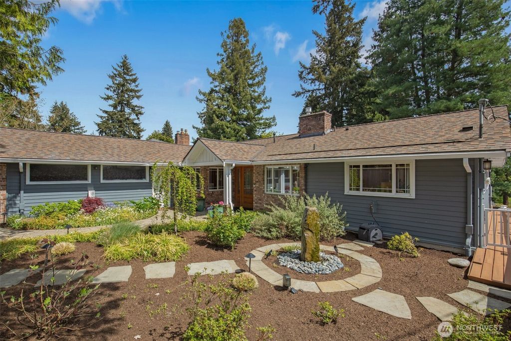 Photo of 16526 37th Avenue NE, Lake Forest Park, WA 98155 (MLS # 2513481)