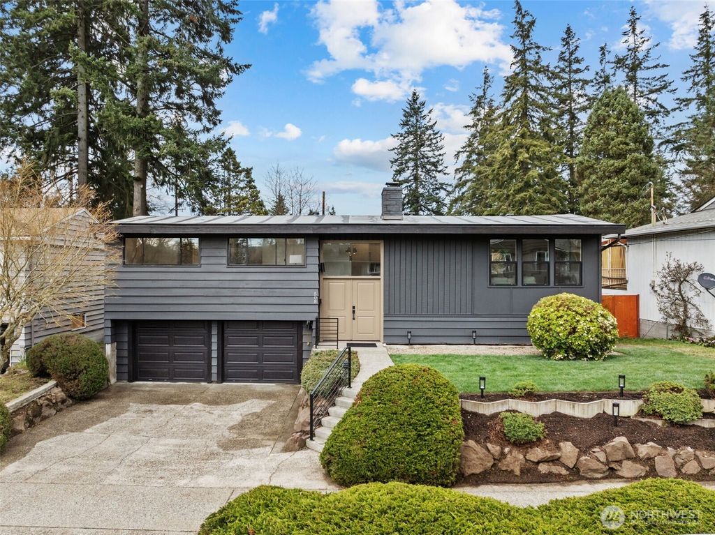 Photo of 508 NE 124th Street, Seattle, WA 98125 (MLS # 2347763)