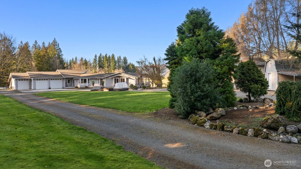 Photo of 26808 SE 216th Street, Maple Valley, WA 98038 (MLS # 2490962)