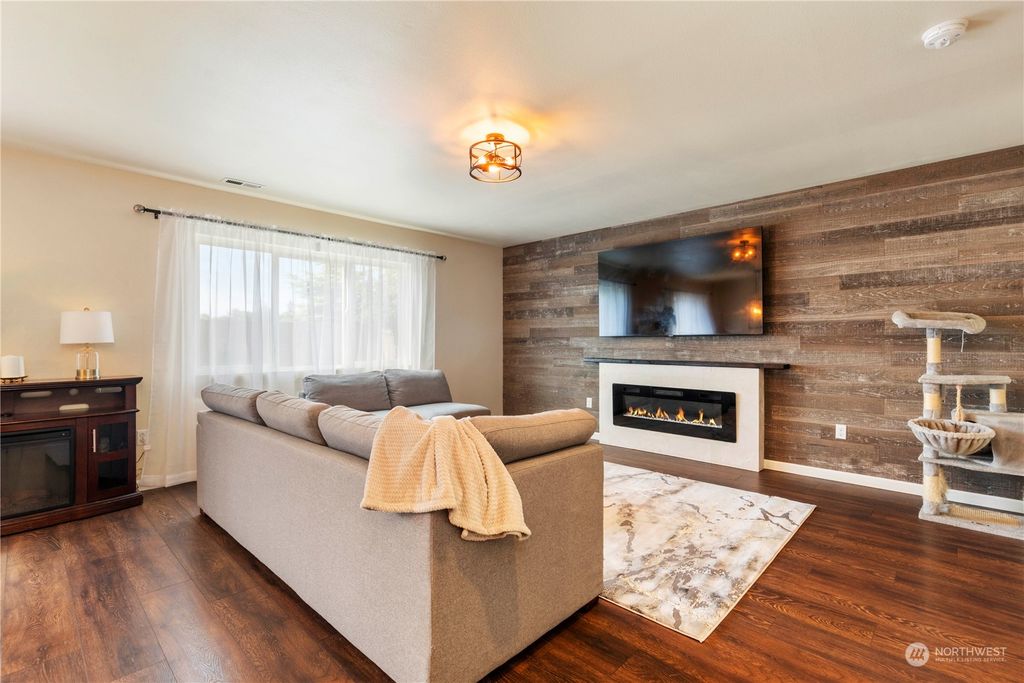 Photo of 7706 19th Place SE, Lake Stevens, WA 98258 (MLS # 2249045)