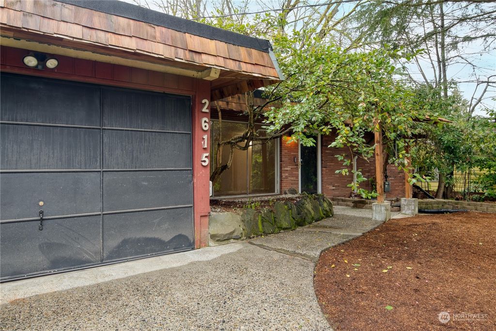 Photo of 2615 NE 100th Street, Seattle, WA 98125 (MLS # 2046836)