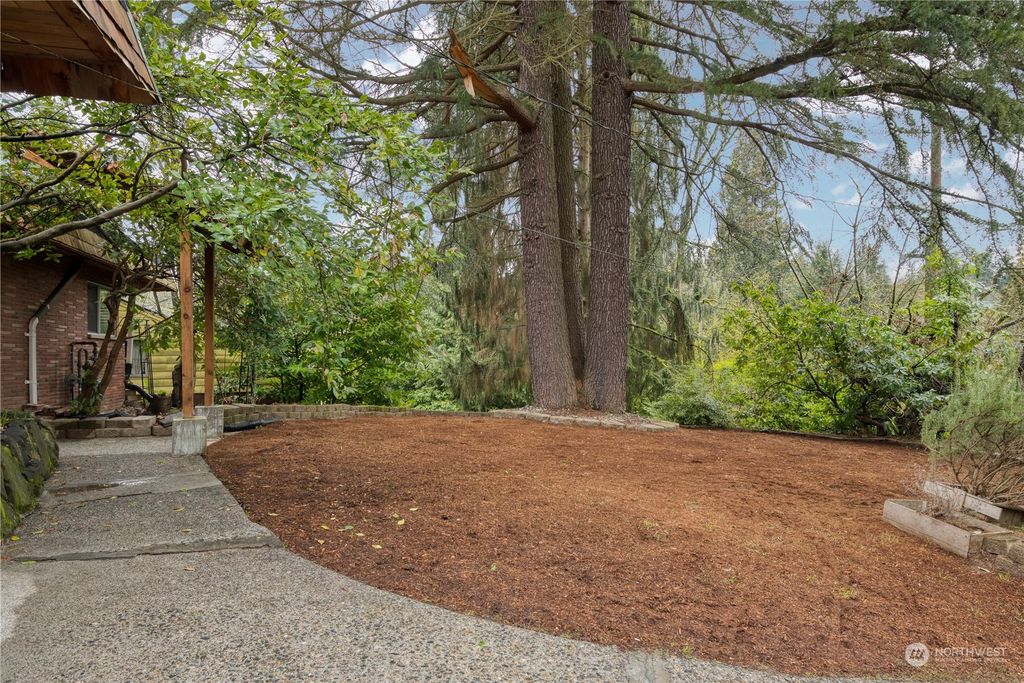 Photo of 2615 NE 100th Street, Seattle, WA 98125 (MLS # 2046836)
