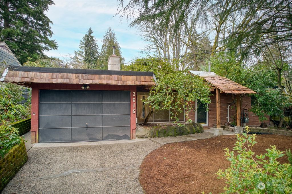Photo of 2615 NE 100th Street, Seattle, WA 98125 (MLS # 2046836)