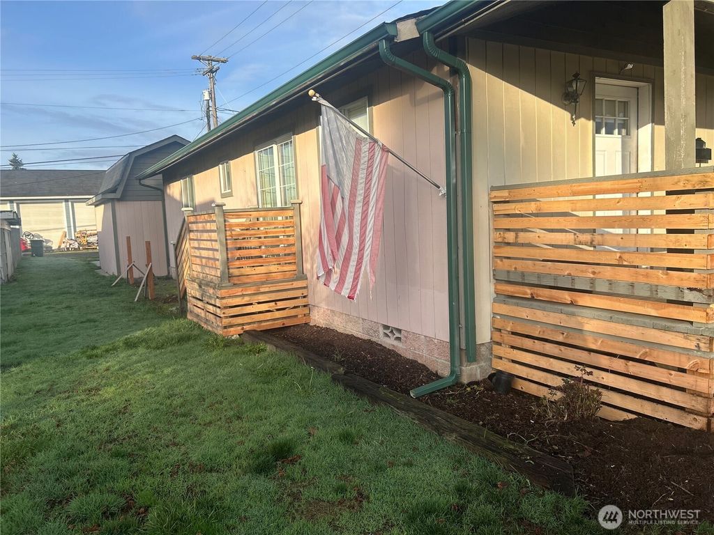 Photo of 1025 E Street, Centralia, WA 98531 (MLS # 2459433)