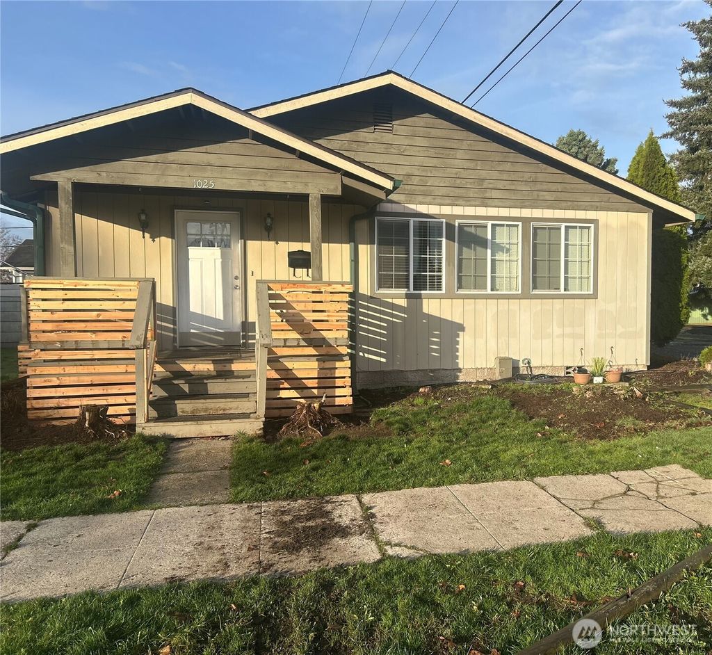 Photo of 1025 E Street, Centralia, WA 98531 (MLS # 2459433)