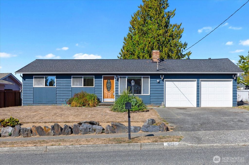 Photo of 6921 188th Place SW, Lynnwood, WA 98036 (MLS # 2434402)