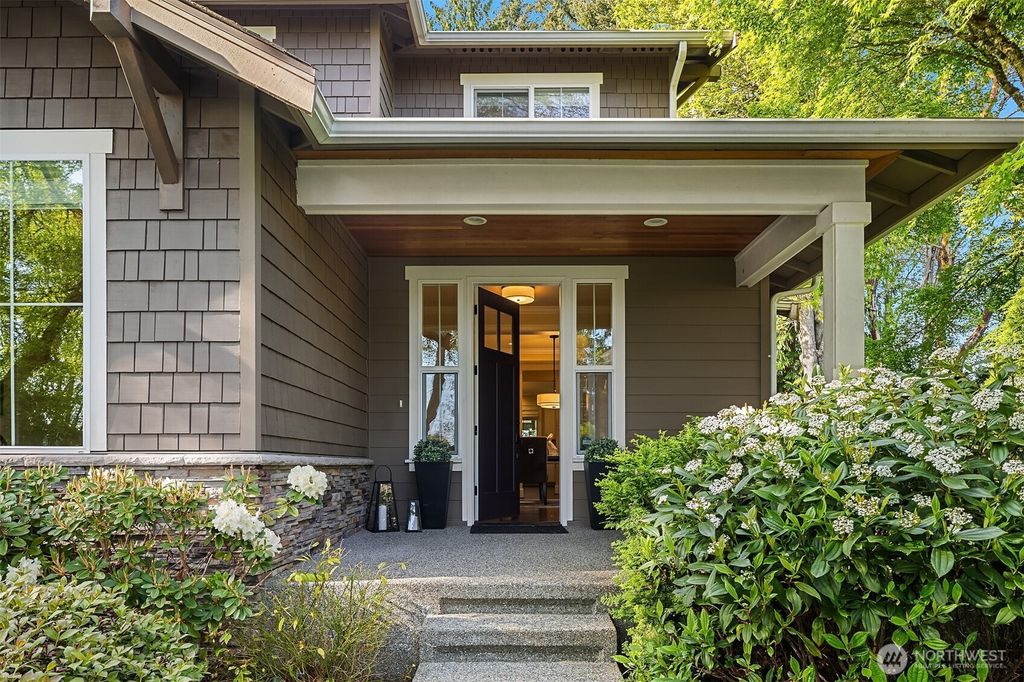 Photo of 8634 NE 121st Place, Kirkland, WA 98034 (MLS # 2362610)