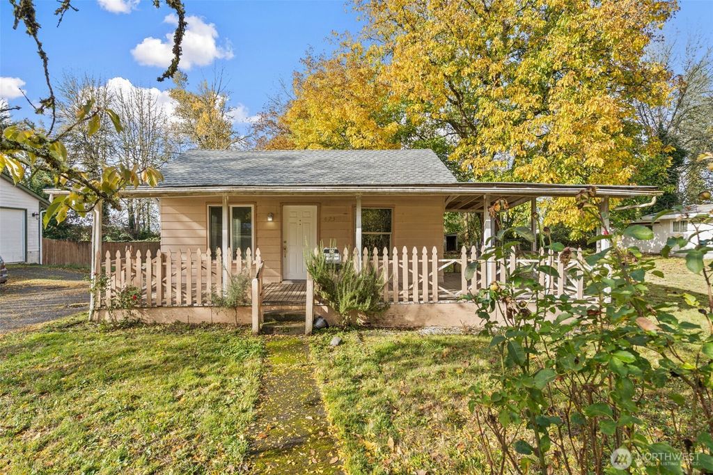 Photo of 623 Jefferson Street, Centralia, WA 98531 (MLS # 2448923)