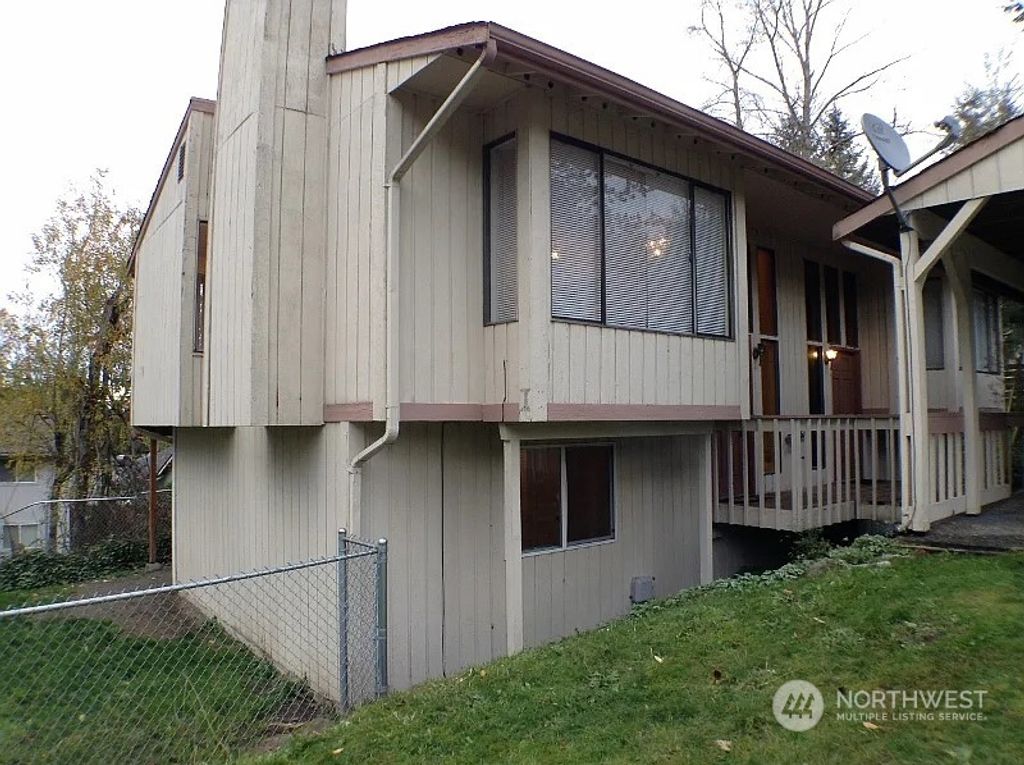 Photo of 6008 Kenwood Drive, Everett, WA 98203 (MLS # 2159605)