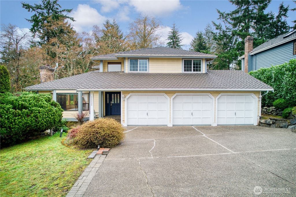 Photo of 32026 11th Avenue SW, Federal Way, WA 98023 (MLS # 2491356)