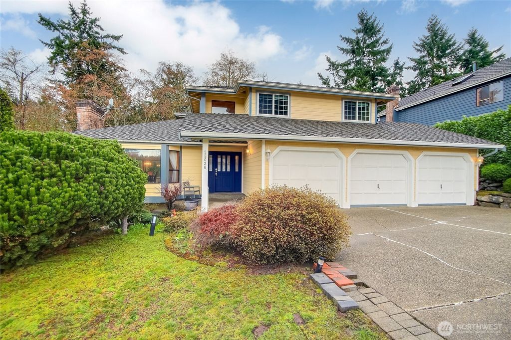 Photo of 32026 11th Avenue SW, Federal Way, WA 98023 (MLS # 2491356)