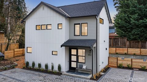 Photo of 9513 132nd Avenue NE, Kirkland, WA 98033 (MLS # 2488634)